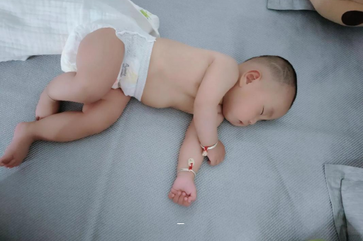 孟州几个月宝宝可以竖抱